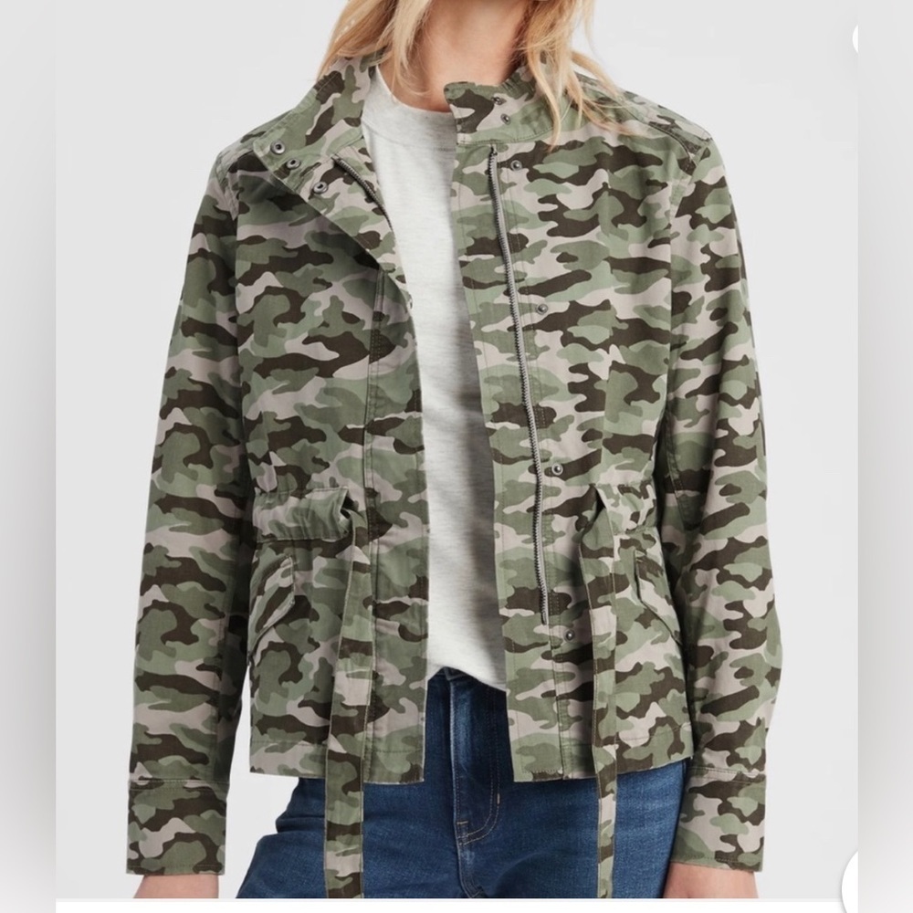 New Banana Republic Women's Camo Tie Waist Utility Jacket Size Medium Stretch